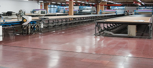 Productie LELEDO Ambachtelijke-lederenvloeren.nl op het industrieterrein LOEWE in Duitsland